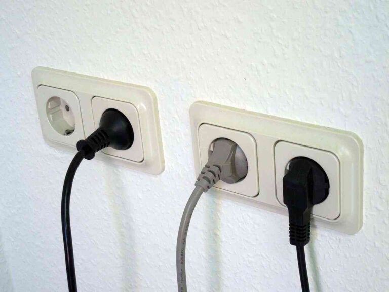 El frío y la subida de la luz dispararán la factura eléctrica de los españoles El frío y la subida de la luz dispararán la factura eléctrica de los españoles