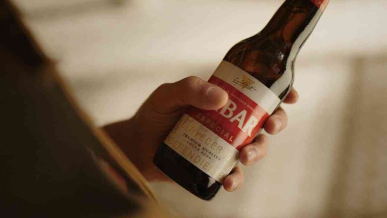Todo lo bueno acaba en bar, la nueva campaña nacional de cervezas Ambar Todo lo bueno acaba en bar, la nueva campaña nacional de cervezas Ambar