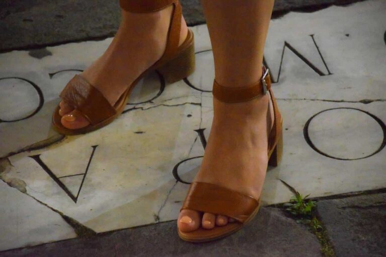 ¿Compramos los zapatos en un outlet o de temporada? ¿Compramos los zapatos en un outlet o de temporada?