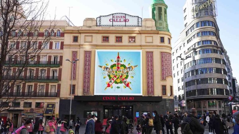 Martini Sin Alcohol convierte las pantallas de Callao City Lights en un colorido caleidoscopio