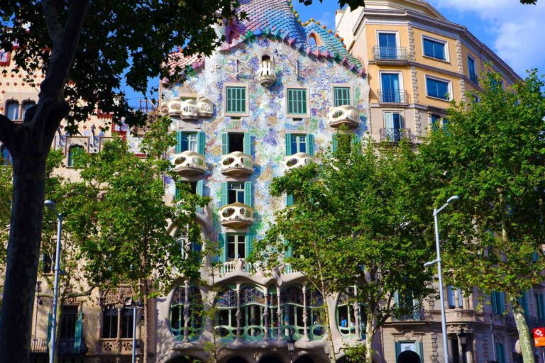 El Paseo de Gracia impulsa la recuperación económica de Barcelona de la mano del turista internacional