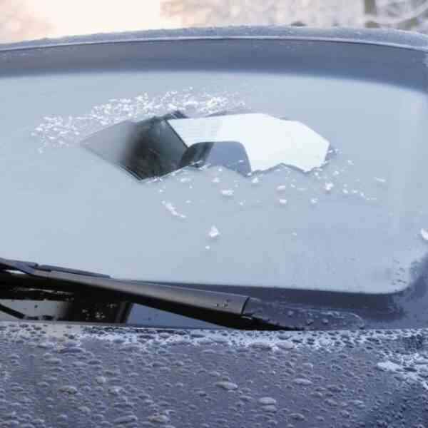 Trucos definitivos para quitar la nieve o hielo del coche