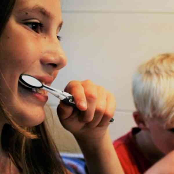 Estos son los errores más comunes que se cometen al cepillarnos los dientes