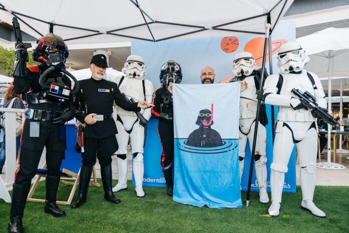 Quadernillos convierte el orgullo friki en una fiesta benéfica con "El día de la toalla"