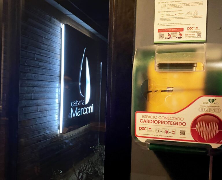 Un cliente salva su vida gracias a un desfibrilador en el restaurante Cabaña Marconi en Alcobendas