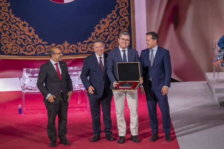COSITAL CLM ha recibido la placa al mérito regional en el Día de Castilla-La Mancha