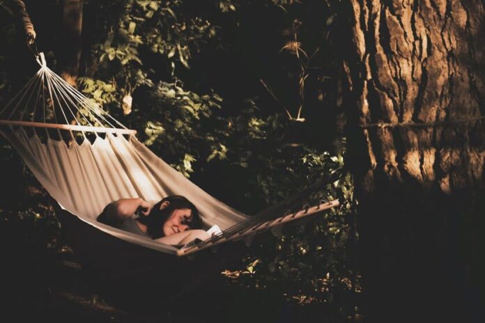 Nueve hamacas colgantes, fáciles de instalar y con un diseño actual para unas largas siestas en el jardín