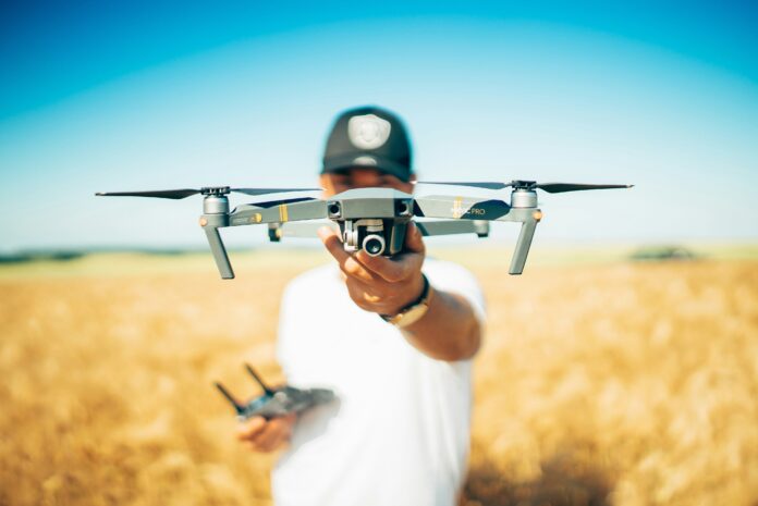 ADEL pone en marcha un curso de piloto de drones para agricultores y ganaderos de la Sierra Norte