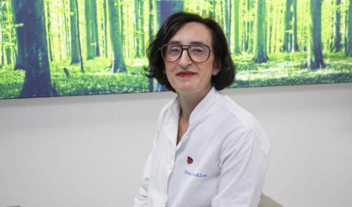 Ana González Elósegui, médico de la Unidad de Trasplante Capilar de Policlínica Gipuzkoa: "Evitar roces la primera semana tras el trasplante capilar es crucial para evitar la pérdida de unidades foliculares"
