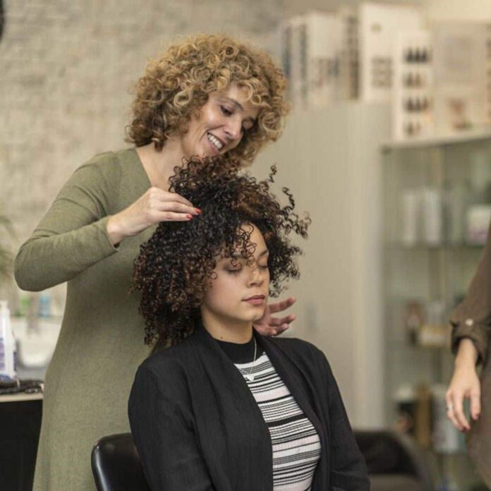 Lino Curly también ofrece asesoramiento curly para particulares, logrando un adecuado cuidado del cabello rizado