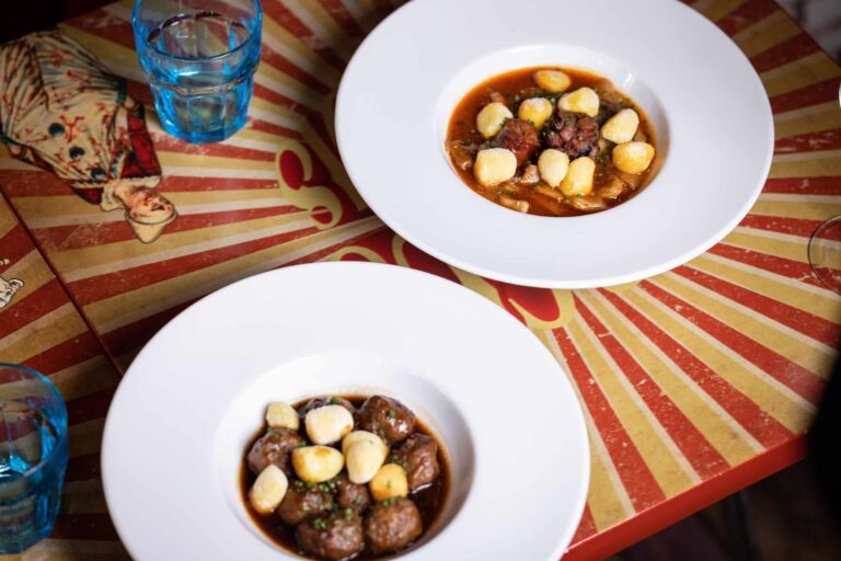 Nueva decoración y nuevos platos en La Morenilla, uno de los restaurantes más virales de la capital