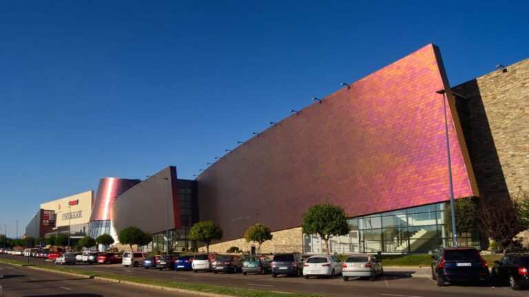 El Grupo Indotek compra a Blackstoneel centro comercial Espacio León