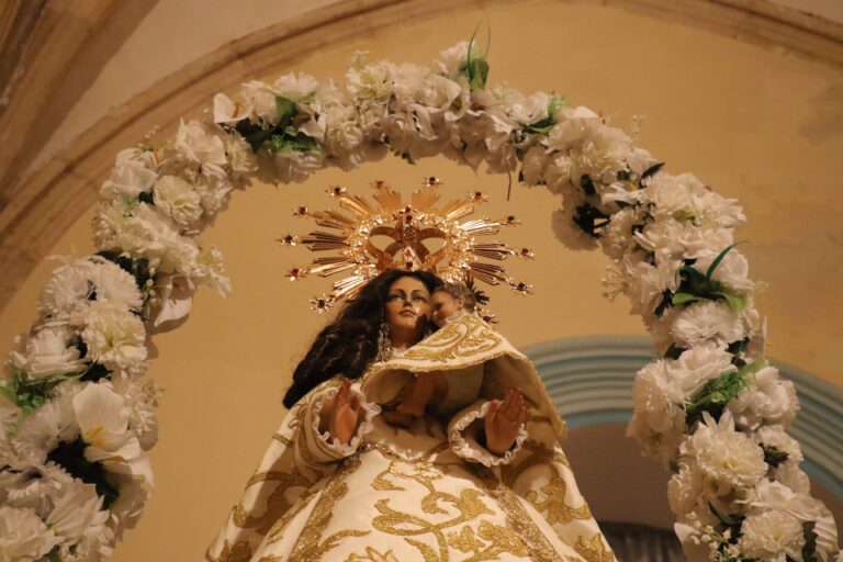 La senadora Montserrat Rivas pregona las fiestas patronales de Tamajón