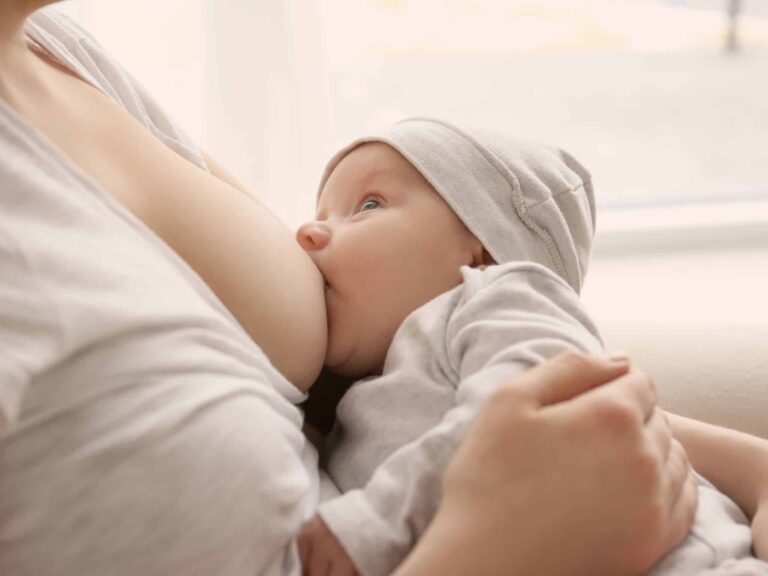 Magali Fernández de Labastida, matrona de Policlínica Gipuzkoa: "Es importante amamantar por la noche, porque se produce el pico de prolactina, la hormona de la leche"