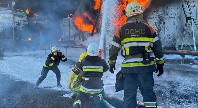Los ataques rusos a las infraestructuras energéticas ucranianas llevarán a medio millón de personas fuera del país