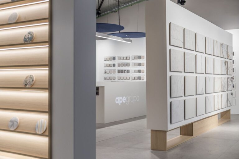 Jóvenes arquitectos exploran la cerámica y la arquitectura en la ETSAM de la mano de APE Grupo