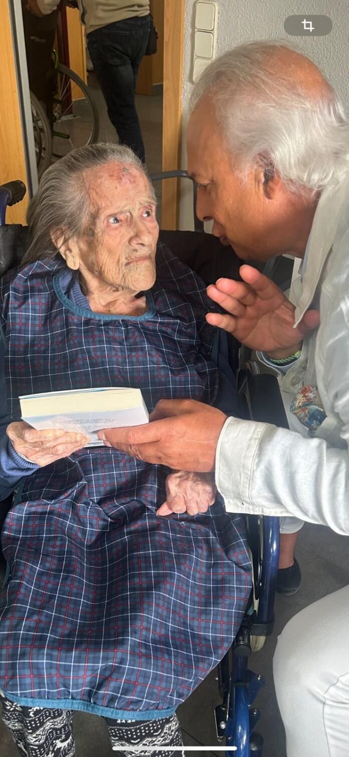 Teodora la más longeva de España desvela sus secretos en la 'Guía para vivir sano 120 años' del Dr.de la Peña