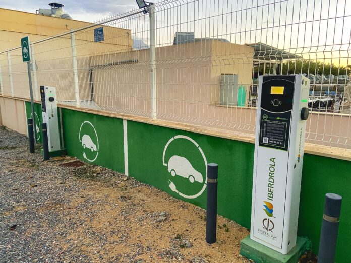 Camping Alicante Imperium se suma a la movilidad sostenible con la instalación de cargadores de vehículos eléctricos