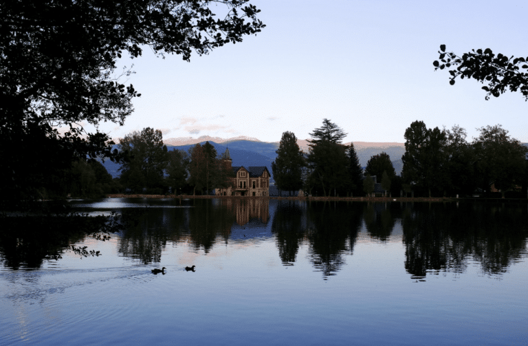 El grupo Esquirol propone descubrir Puigcerdà en otoño siguiendo 'el camí dels Enamorats' y su experiencia gastronómica