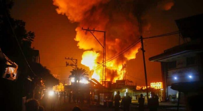 Gaza: Israel bombardea un hospital y deja un centenar de muertos y heridos con quemaduras