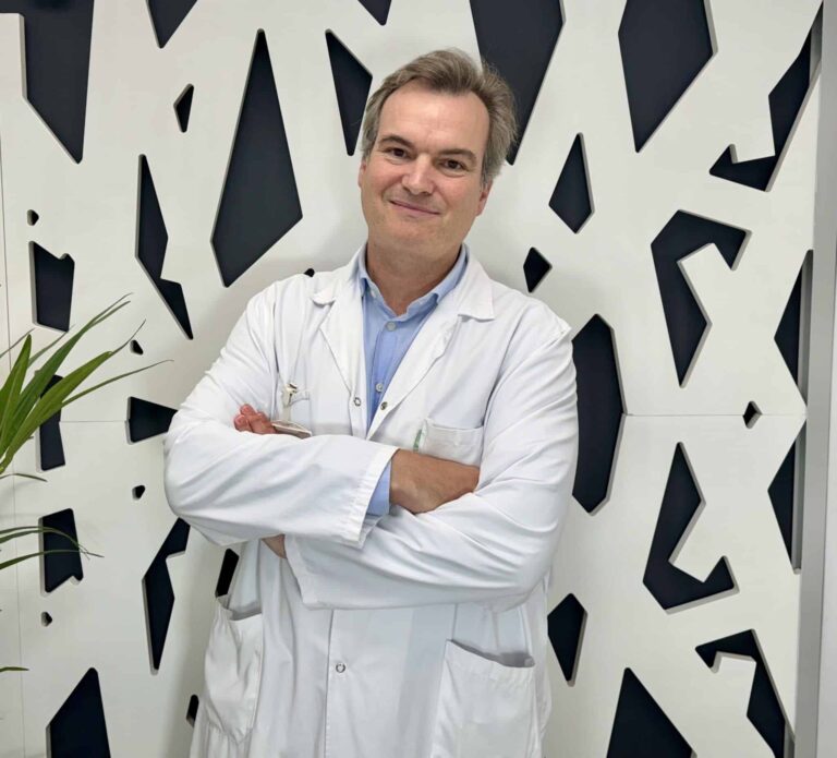 Juan Arenas, jefe del Servicio de Aparato Digestivo de Policlínica Gipuzkoa: "La ecoendoscopia permite visualizar los órganos con más precisión y realizar intervenciones menos invasivas"