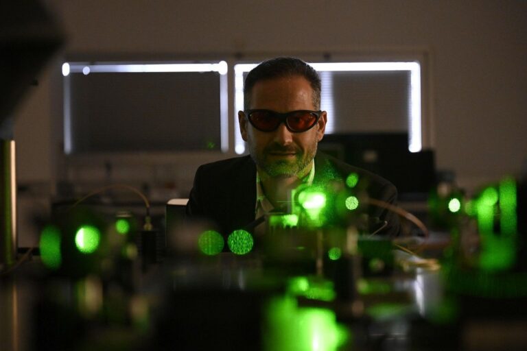 Investigadores españoles logran introducir nanodiamantes con sensores cuánticos en las células que actúan como ‘chivatos’ de enfermedades antes de mostrar síntomas