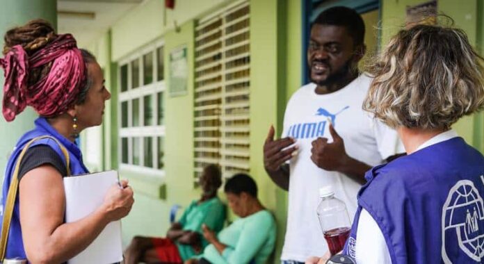 Resurgir de los escombros: Familias desplazadas luchan por reconstruir sus vidas tras el huracán Beryl