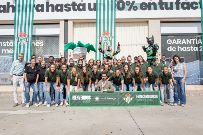 Social Energy y El Real Betis Féminas renuevan su energía en una visita cargada de emoción