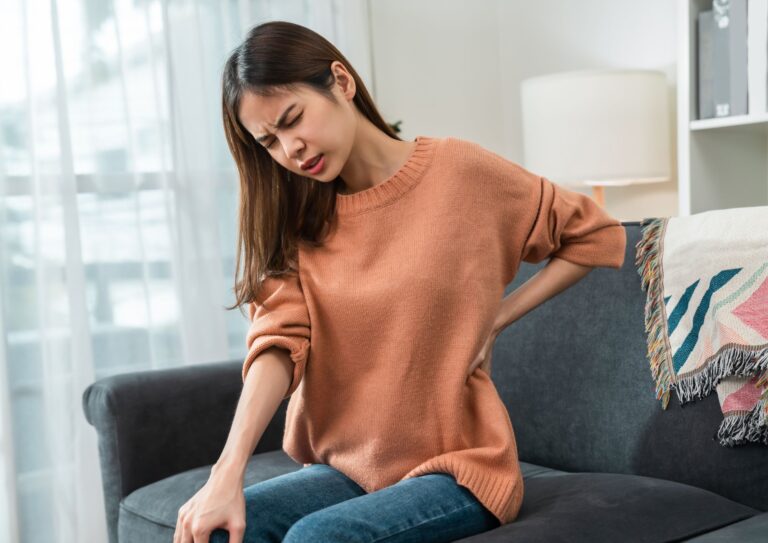 Ainhoa Corral, paciente tratada en la Unidad de Dolor de Policlínica Gipuzkoa:  "He estado varios periodos sin molestias y ahora puedo estar sentada durante más tiempo, caminar y retomar la vida diaria sin dolor"