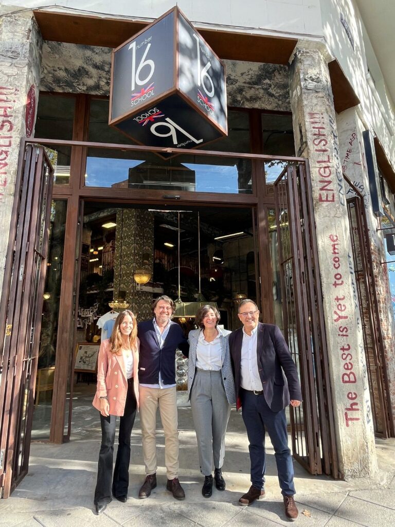 Cambridge University Press and Assessment y Number16 School firman un acuerdo en Madrid para impulsar la formación en inglés a nivel nacional