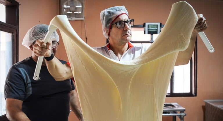 De Venezuela a Bolivia: el viaje de un migrante hacia el éxito a través de la fabricación de queso