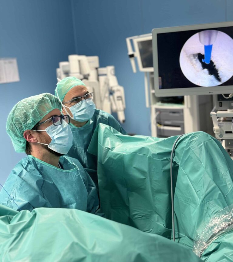 Alejandro González, jefe del Servicio de Urología de Policlínica Gipuzkoa: "Se necesitan alrededor de 50 intervenciones para dominar por completo la técnica HoLEP"