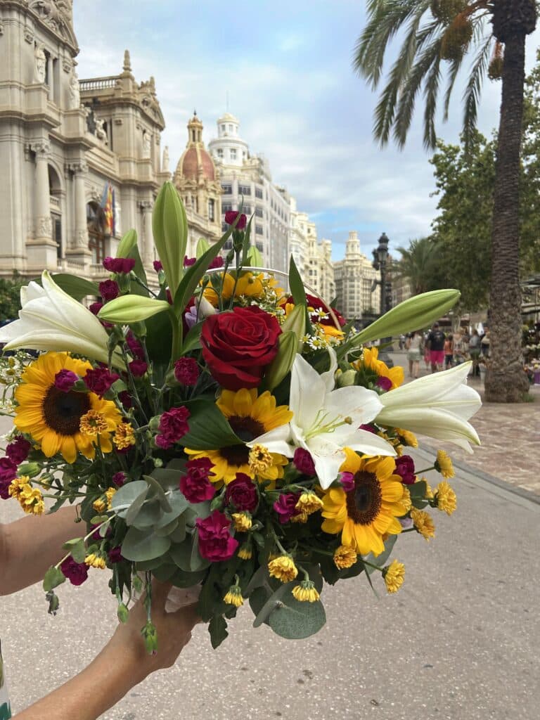 La floristería online de Valencia que se une a la Comunidad con su iniciativa 'Dona x DANA'
