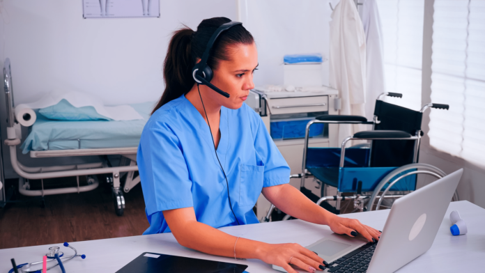 Xela ITI destaca los puntos clave de su centralita integrada como solución esencial para hospitales y residencias