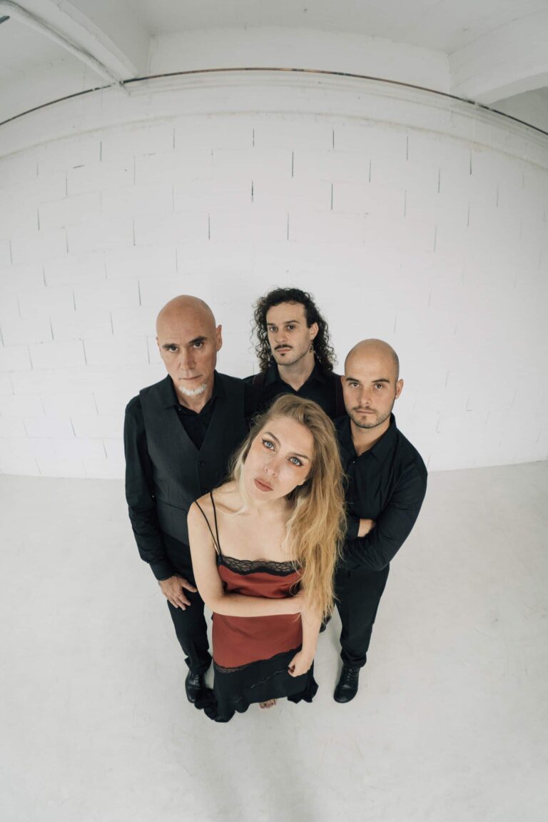 La banda vizcaína Lorelei Green lanza el single de Fuera de foco, uno de los temas de LAVA, que presenta el próximo 20 de noviembre en la Sala Crystal de Bilbao