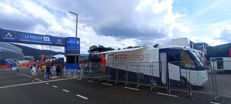 La tecnología médica llega a la línea de meta: chequeos gratuitos para garantizar la seguridad y el bienestar de los participantes