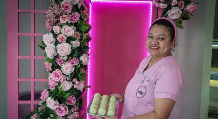 El dulce sueño de una migrante hondureña: llevar a Bolivia la pastelería parisina