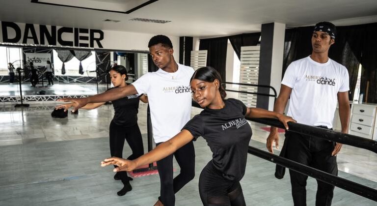 La danza une: un venezolano encuentra su propósito en Punta Cana