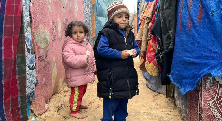 Con frío, enfermos y traumatizados: la pesadilla de los niños de Gaza