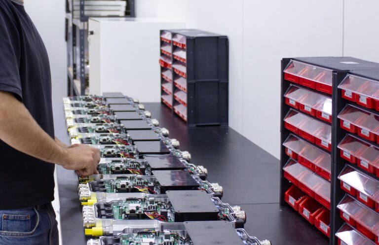 Arrow Electronics y NX Technologies colaboran para impulsar la electrificación en múltiples segmentos de transporte