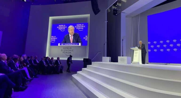 Guterres denuncia en Davos el retroceso de los compromisos climáticos