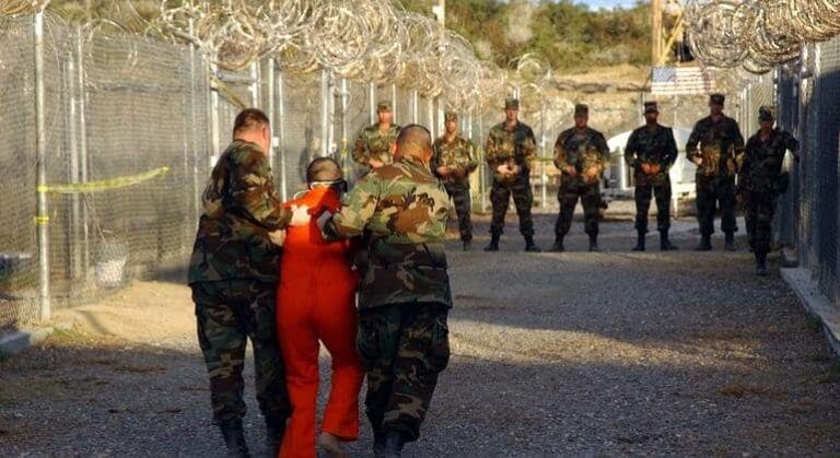 Expertos piden un indulto presidencial para un preso detenido 20 años sin cargos en Guantánamo