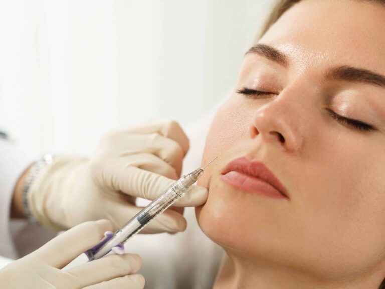 Óscar Orozco, jefe del Servicio de Cirugía Plástica de Policlínica Gipuzkoa: "Nos estamos acostumbrando a tratamientos estéticos que no representan la verdadera belleza natural"