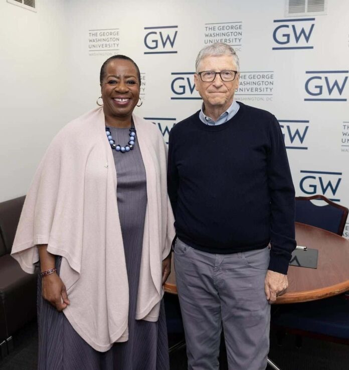 Bill Gates dona a United Way los ingresos de su libro 'Código abierto' para apoyar el bienestar social