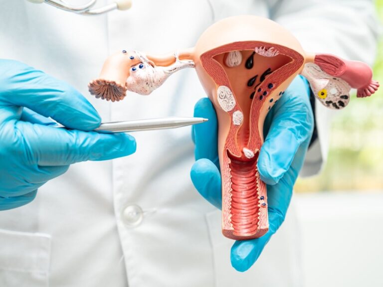 Dr. Juan Céspedes, ginecólogo de Policlínica Gipuzkoa: "La detección precoz del cáncer ginecológico permite tratamientos menos agresivos y mejora la supervivencia de las pacientes"