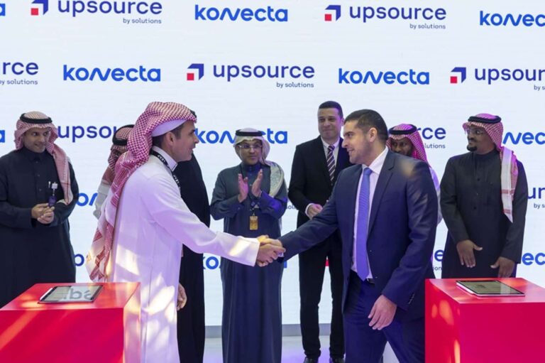 Konecta y upsource by solutions se unen para ofrecer soluciones de CX impulsadas por GenAI en Arabia Saudí