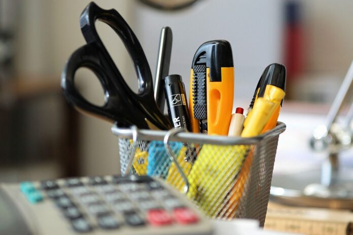 Universo Zurdo amplía su catálogo con soluciones de papelería especializadas para zurdos