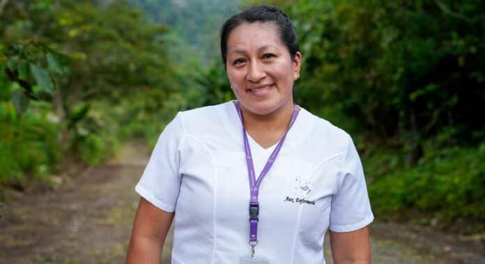 De madre adolescente a indígena empoderada: Verónica Tiwi trabaja para que las jóvenes tengan oportunidades