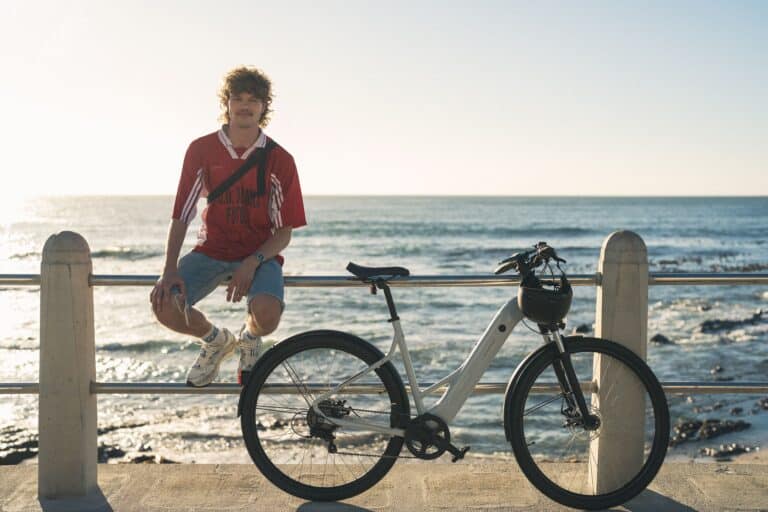 La manera más rápida y sostenible de cruzar la ciudad de punta a punta: las e-bikes de Decathlon