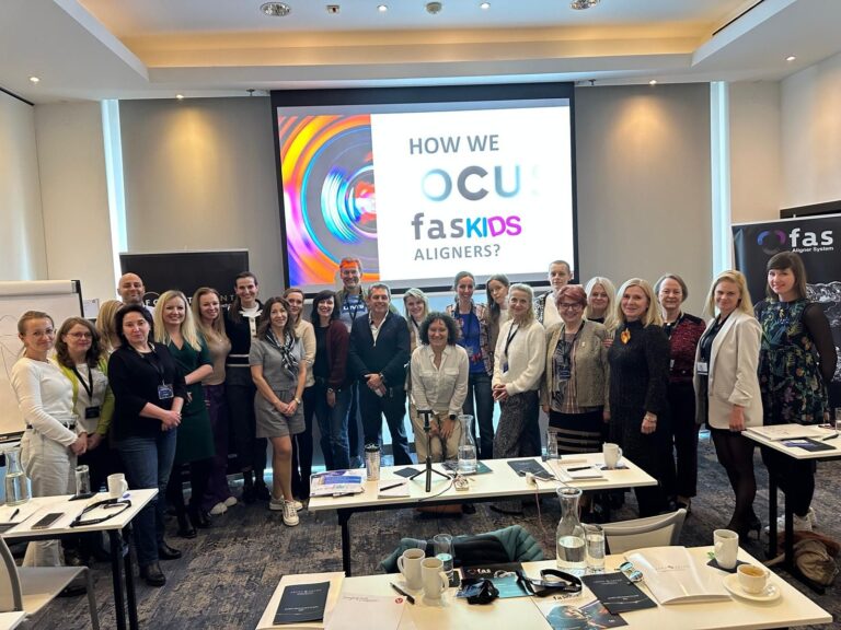 El Dr. José María Ponce de León participa en el Grand Ortho Education Center de Cracovia como ponente internacional